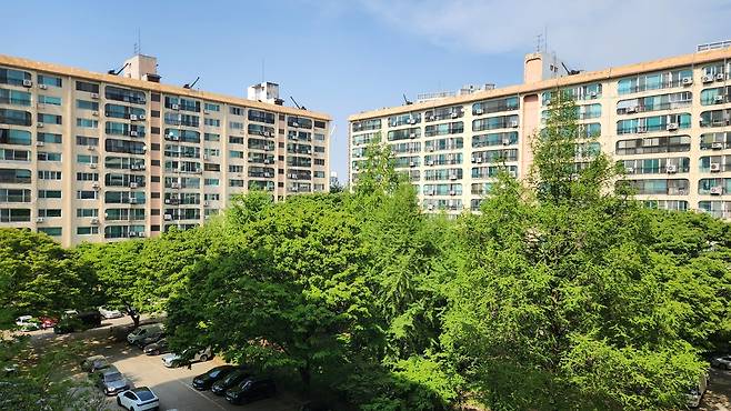 서울 서초구 잠원동 신반포 4차 아파트 전경. 정혜진기자