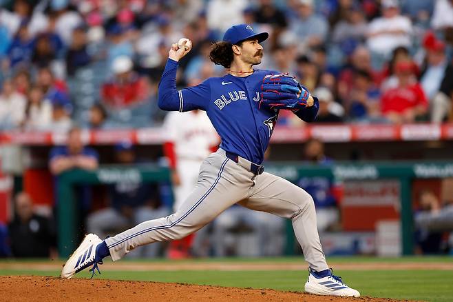 토론토 딜런 시스가 21일 LA 에인절스전에 선발 등판, 역투하고 있다. AP연합뉴스