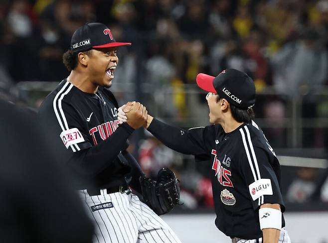 ▲ 2024년 포스트시즌에서 LG 마운드의 마당쇠로 활약하며 강한 인상을 남기고 '엘동원'이라는 별명까지 얻은 엘리에이저 에르난데스 ⓒ 연합뉴스