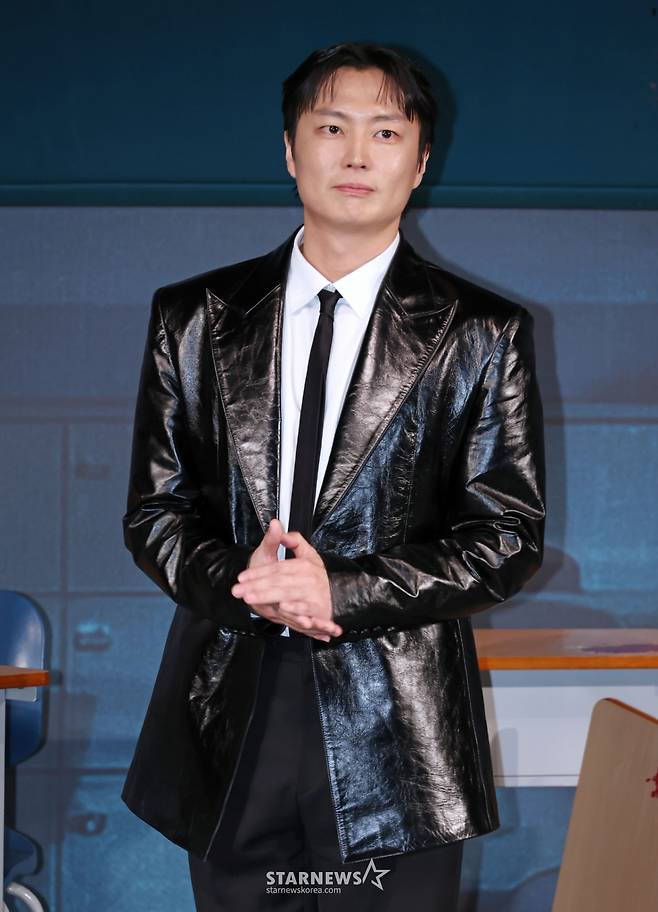 배우 노재원이 21일 오후 서울 CGV용산아이파크몰에서 진행된 넷플릭스 오리지널 시리즈 '기리고' 하이라이트 시사회 및 기자간담회에 참석해 포즈를 취하고 있다.   소원을 이뤄주는 애플리케이션 ‘기리고’의 저주로 인해 갑작스러운 죽음을 예고 받은 고등학생들이 그 저주를 피하기 위해 고군분투하는 이야기 '기리고'는 오는 24일 공개된다. /2026.04.21 /사진=이동훈 photoguy@