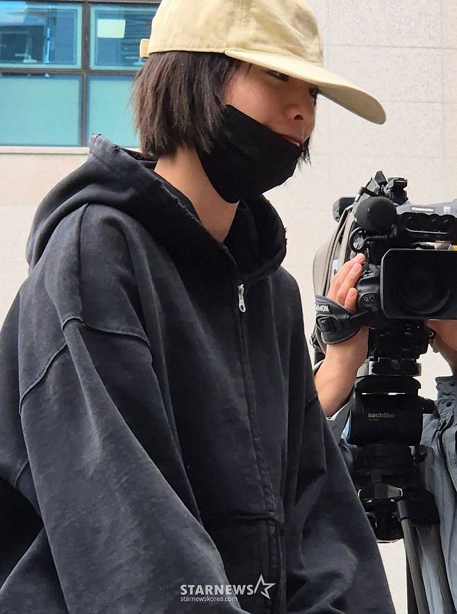 (남양주=뉴스1) 양희문 기자 = 애프터스쿨 출신 가수이자 배우인 나나(35)가 21일 경기 의정부지방법원 남양주지원에 증인으로 출석하고 있다. 나나는 지난해 11월 15일 구리시 아천동 소재 자택에서 흉기 강도 피해를 입었다. 2026.4.21/뉴스1  Copyright (C) 뉴스1. All rights reserved. 무단 전재 및 재배포,  AI학습 이용 금지. /사진=(남양주=뉴스1) 양희문 기자