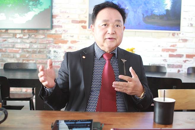 연합뉴스와 인터뷰하는 에드워드 손 대표 (서울=연합뉴스) 박현수 기자 = 지난 10일 서울 종로구 삼청동 한 카페에서 연합뉴스와 인터뷰하는 에드워드 손 미국 '팀 스피릿 그룹' 대표. 2026.4.10 phyeonsoo@yna.co.kr