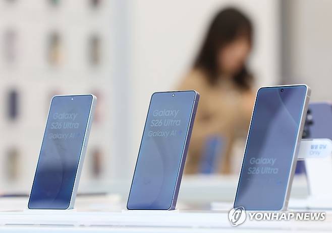 매장에 진열된 갤럭시 S26 울트라 [연합뉴스 자료사진]
