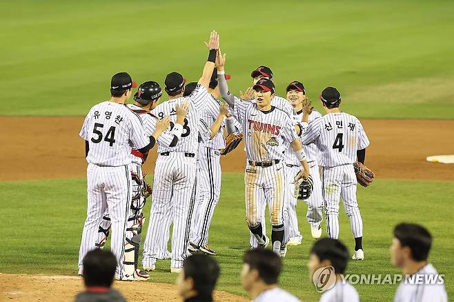 승리한 LG 트윈스 [LG 트윈스 제공. 재판매 및 DB 금지] photo@yna.co.kr