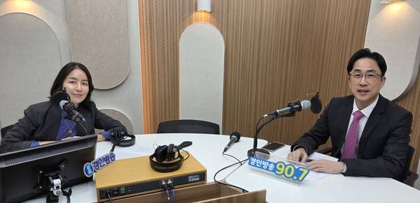 이현상 공인회계사(오른쪽), 박주언 앵커 2026.4.22 [경인방송 시사뉴스팀]