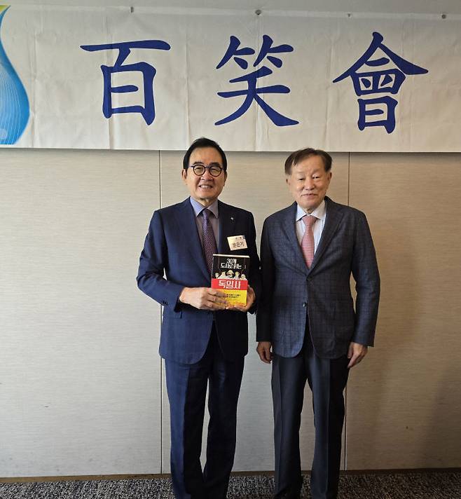 사진 왼쪽부터 윤은기 백소회 회장, 손선홍 독일 정치·문화연구소 소장.             사진=한성일 기자