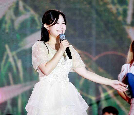 제10회 이호섭가요제 대상을 차지한 김보미씨.