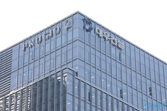 대우건설이 무궁화신탁 최대주주인 오창석 회장을 상대로 130억 원 규모 풋옵션 대금 청구 소송을 제기한 것으로 확인됐다. 사진은 대우건설 본사인 서울 중구 을지트윈타워 전경. 사진=이종현 기자