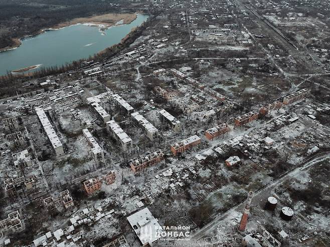 우크라이나 돈바스 특수부대가 지난 1월 공개한 도네츠크 지역 항공사진. 러시아의 공격을 받아 건물들이 손상을 입었다. (사진=AFP)