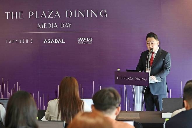 조용기 한화푸드테크 대표가 '더 플라자 다이닝'을 소개하고 있다.(한화푸드테크 제공)