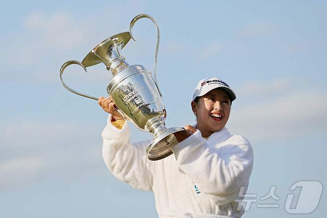 2025년 셰브론 챔피언십 정상에 오른 사이고 마오. ⓒ AFP=뉴스1