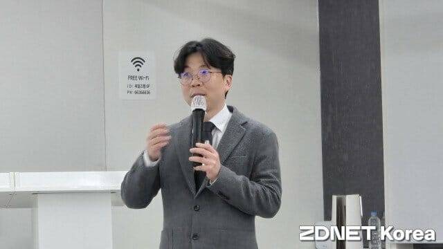 민지홍 국방과학연구소 책임연구원이 21일 발표를 하고 있다.