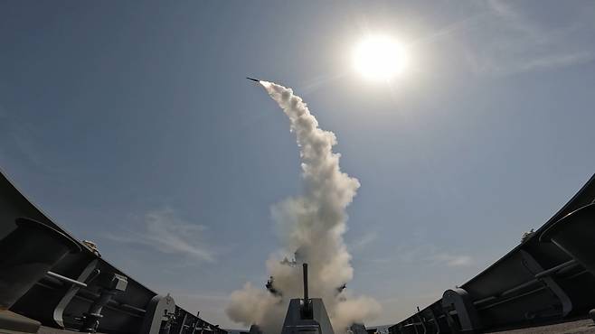 국산 함대공 미사일 '해궁'의 발사 장면. /LIG D&A