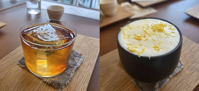 왼쪽은 밀크 워싱 기법으로 완성한 시그니처 메뉴 ‘펀치’, 오른쪽은 우롱차를 침지한 우유에 레몬 제스트와 밀크폼을 더한 ‘스윗 티스’. 이지영 기자