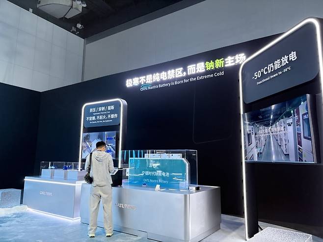 지난 21일 오후 7시30분(현지시간) 중국 베이징 국가회의센터에서 CATL(닝더스다이)이 슈퍼 테크데이를 열고 차세대 전기차 배터리 기술을 선보였다. 베이징=김은정 특파원