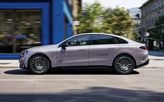 디 올뉴 일렉트릭 C클래스 측면부 [사진제공=벤츠]