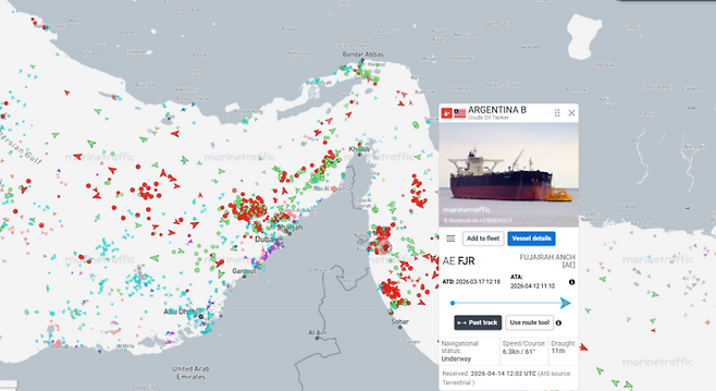 라이베리아 선적의 ‘아르헨티나 B(ARGENTINA B)’는 14일부터 자동식별장치(AIS)를 꺼둔 상태다. 두 선박 모두 마지막 위치 신호는 지난 14일 기준 아랍에미리트(UAE) 푸자이라항 인근을 항해 중인 것으로 표시되고 있다. (출처=마린트래픽)