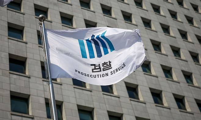 서울 서초구 대검찰청에서 깃발이 펄럭이고 있다. 오는 10월 공소청·중수청법 시행과 함께 검찰청은 1948년 출범 이후 78년 만에 역사 속으로 사라지게 됐다.&nbsp;뉴시스