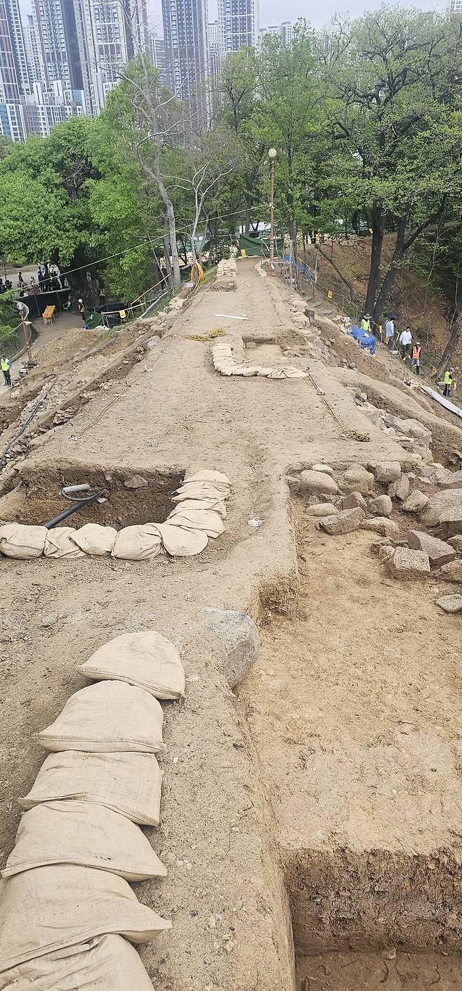 달성 남측 성벽 상부 모습 ⓒ시사저널 김성영