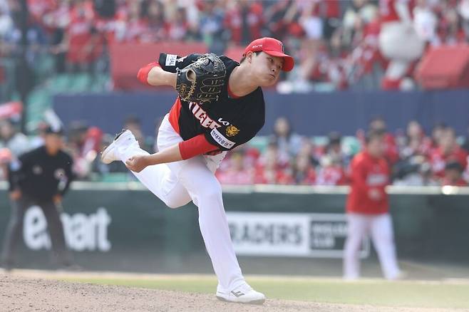 ▲ 지난 2년간 제구 난조에 고전했던 최지민은 시즌 5경기에서 모두 실점하지 않으며 반등 가능성을 보여주고 있다 ⓒKIA타이거즈