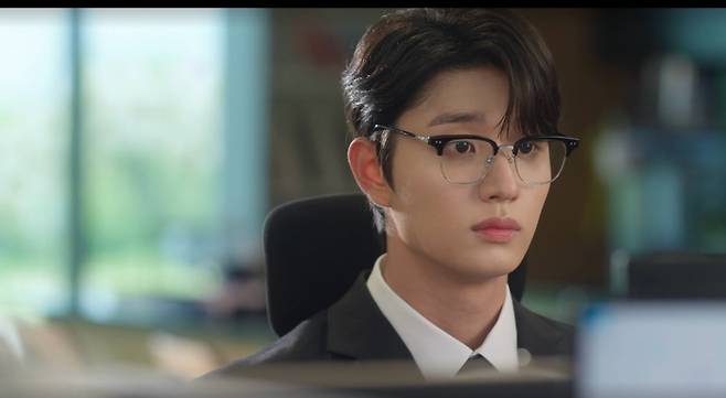김재원이 '유미의 세포들 시즌3'에서 '신순록' 역으로 기분 좋은 설렘을 안기고 있다./사진=티빙, tvN 방송 화면 캡처