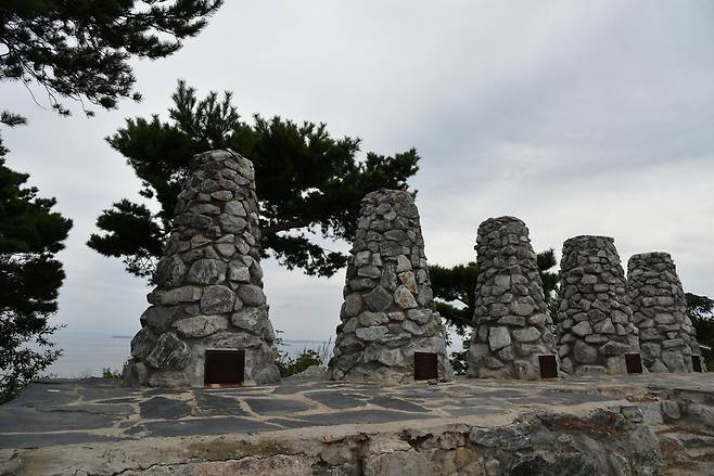 부아산 정상 부근의 봉화대.