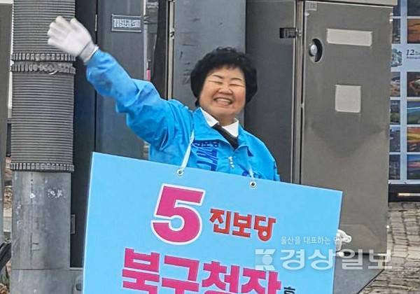 진보당 이은영 북구청장 예비후보가 거리에서 유세를 이어가고 있다. 후보 사무실 제공