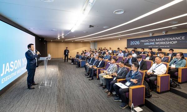 워크숍 시작에 앞서 기조연설을 하고있는 유종석 대한항공 안전보건 총괄 겸 오퍼레이션 부문 부사장(CSO)의 모습.[출처=대한항공]