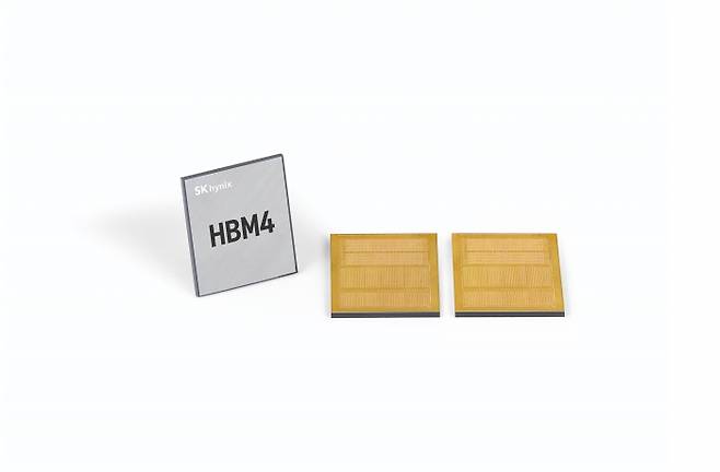 SK하이닉스가 세계 최초로 양산 체제 구축을 공식 발표한 HBM4. 사진=SK하이닉스 제공