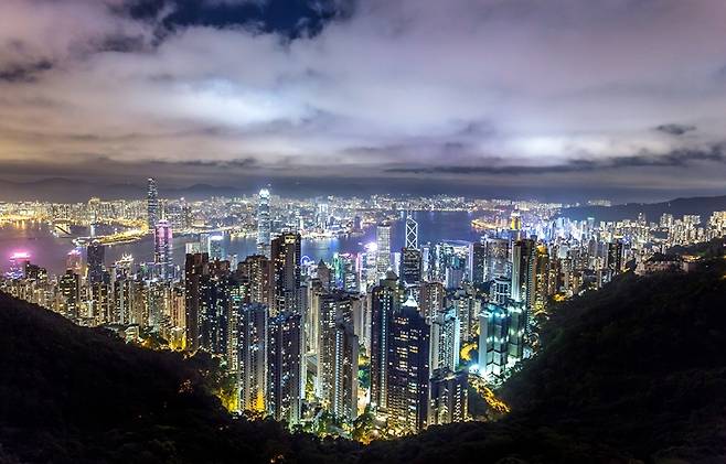 진에어와 이스타항공이 각각 제주공항과 인천공항에서 홍콩 노선에 신규 취항했다. 사진은 홍콩 도심 야경. / 픽사베이