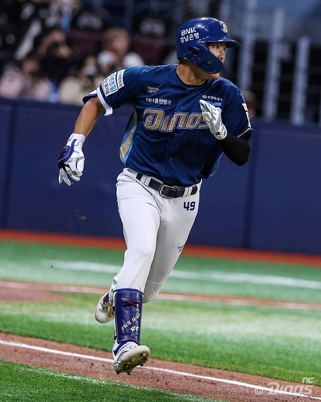 NC 고준휘가 23일 서울 고척스카이돔에서 열린 2026 KBO리그 키움전에서 베이스를 돌고 있다. 사진 | NC 다이노스