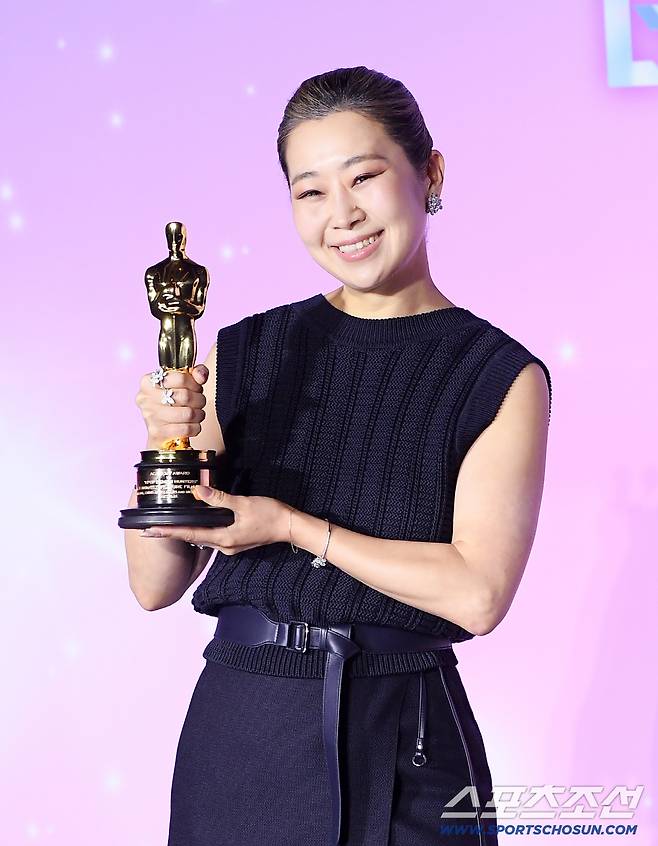 넷플릭스 '케이팝 데몬 헌터스' 아카데미 수상 기념 기자간담회가 1일 오후 서울 CGV용산에서 열렸다. 매기강 감독이 포즈 취하고 있다. 정재근 기자 cjg@sportschosun.com/2026.4.1/