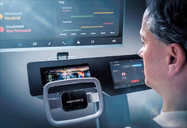 하만이 지난해 ‘CES 2025’에서 공개한 ‘레디 케어’ 전장 기술. 운전자의 눈 움직임과 심박·호흡을 감지해 운전에 개입한다. /삼성전자