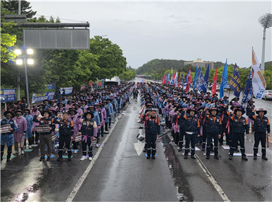 포스코노동조합은 22일 광양제철소 1문 앞 일대에서 포스코노동조합 공정가치수호 결의대회를 개최했다. 포스코노조제공