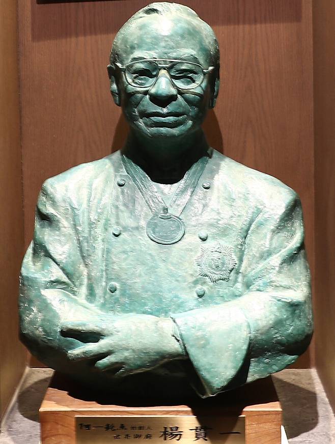 홍콩 ‘전복의 왕’으로 알려진 영쿤얏의 동상. 박미향 기자