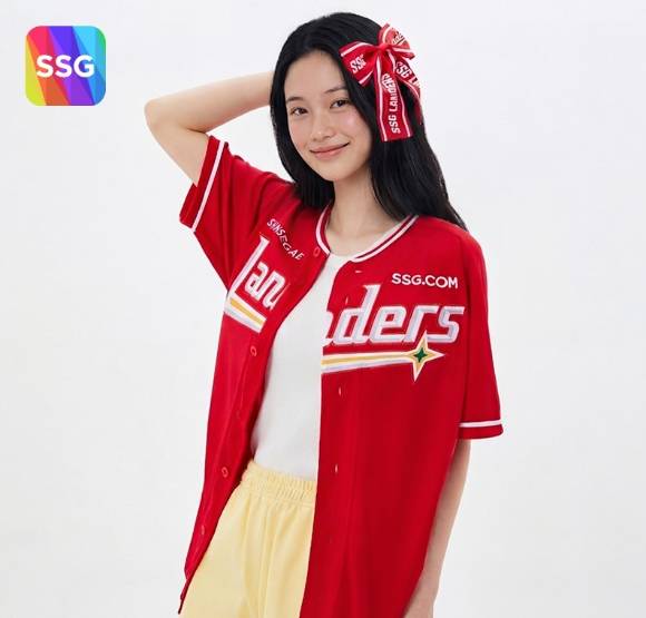 SSG닷컴은 영패션 브랜드 랩(LAP)과 한국프로야구(KBO)가 협업한 패션 굿즈를 예약 판매한다. [사진=SSG닷컴]
