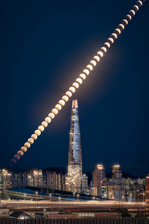 금상을 받은 '대한민국 하늘 위 우주쇼(최상헌)'. [사진=천문연]