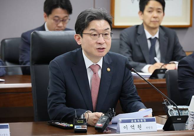 이재명 정부의 공약이었던 청년미래적금이 오는 6월 출시된다. 매달 50만원 한도 내에서 3년간 부으면 정부가 6~12%의 기여금을 매칭해 지급하는 상품이다. 연합뉴스