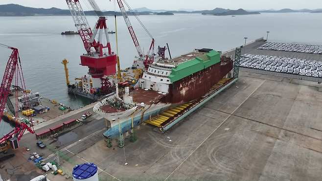 전남 목포신항에 거치돼 있는 세월호 선체.