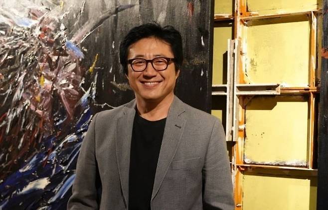 서울 세종문화회관 미술관에서 박신양. 민음사 제공