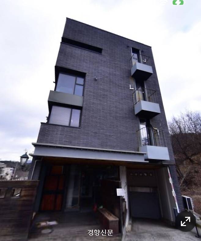 서울 은평구 진관동 한옥마을에서 최근 ‘대한박물관’이라는 간판을 달고 중국 유물을 전시해 논란이 된 4층짜리 건물의 로드뷰 모습. 출처:네이버지도 캡쳐