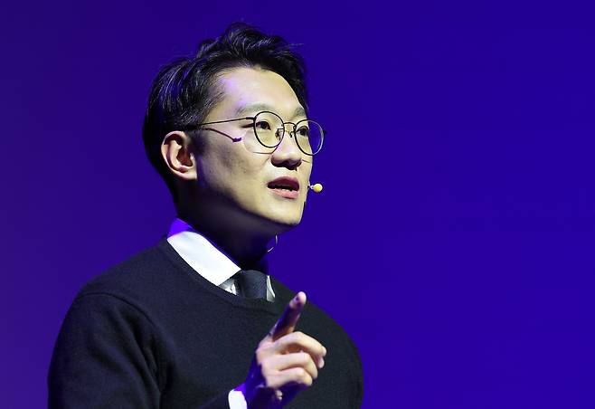 김남준 전 청와대 대변인이 지난 3월2일 인천 계양구 경인교육대학교에서 열린 ‘쉬운 정치, 김남준’ 북콘서트에서 발언하고 있다. 연합뉴스