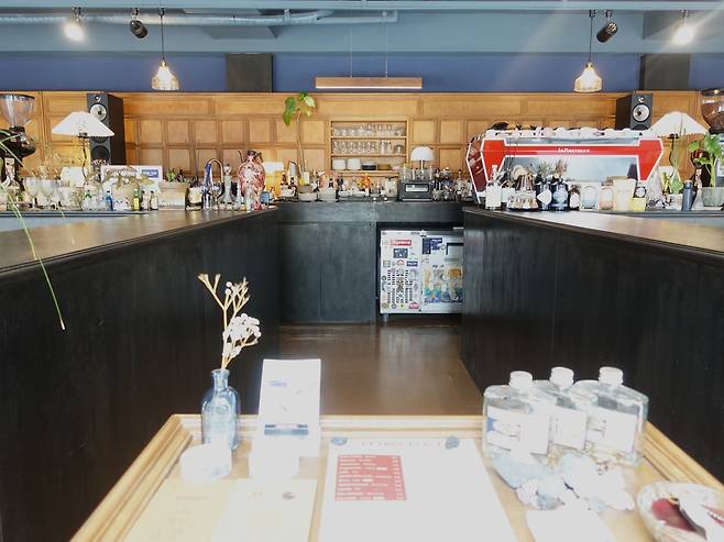 Petrol Place, a cafe near Seongsan Elementary School in Mangwon [LIM JEONG-WON]