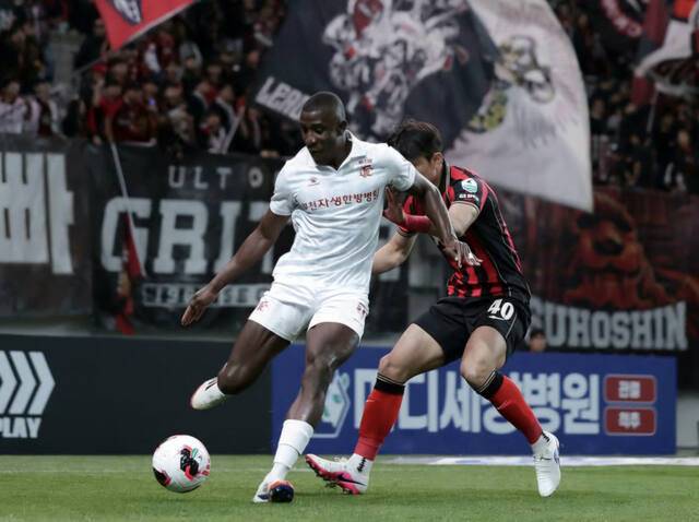 2026시즌 K리그 홈 경기서 첫 승을 올리지 못한 부천FC가 25일 김천 상무를 상대로 마수걸이 승리에 도전한다. 부천 제공