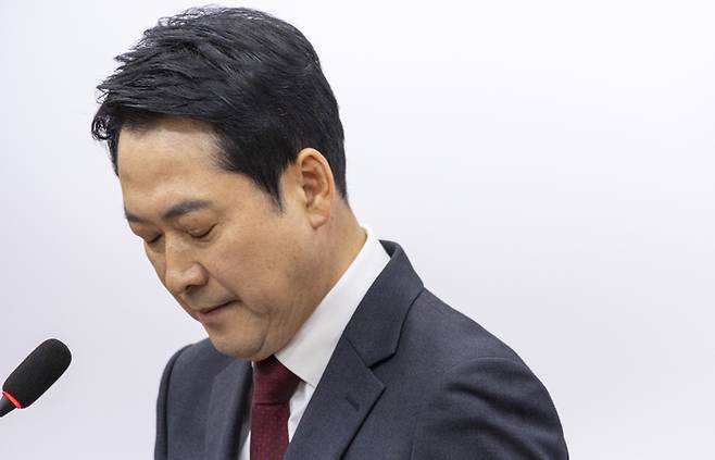 장동혁 국민의힘 대표가 지난 20일 국회에서 방미 성과 기자회견 도중 생각에 잠겨 있는 모습. [연합뉴스]
