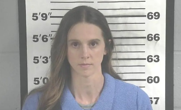 미성년자 학생과 부적절한 관계를 맺고 음란물을 배포한 혐의로 경찰에 붙잡힌 미 고교 농구 코치 머그샷. [사진출처 = 뉴욕포스트]