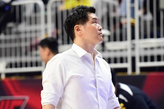 조상현 감독은 MK스포츠와의 전화 인터뷰에서 “우리는 정규리그가 끝난 후 경기력을 끌어올리는 데 집중하고 있다. 마레이와 타마요가 부상에서 회복, 코트로 돌아온 지 얼마 되지 않았다. (윤)원상이는 아직 운동을 하지 못한 상태이기에 4강 출전 가능성을 쉽게 예상할 수 없다”며 “그렇다고 해도 소노전 준비는 해야 한다. 4강 일정에 맞춰 천천히 경기 체력을 올리고 있다”고 이야기했다. 사진=KBL 제공