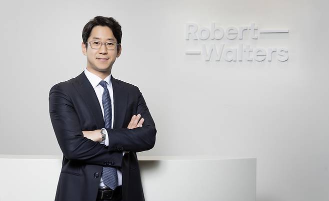 최준원 로버트 월터스 코리아 지사장은 “인재들은 자신이 얼마나 성장할 수 있는지를 최우선 가치로 둔다”며 “기업들은 잠재력 있는 인재를 채용한 뒤 내부적으로 업스킬링할 수 있는 트레이닝 시스템을 구축해야 한다”고 조언했다.  [로버트월터스코리아 제공]
