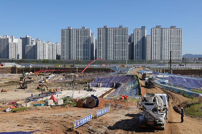 지난해 경기도 고양시 덕양구 도내동 창릉지구에서 한국토지주택공사(LH) 공공주택지구 건설 작업이 진행되고 있다. [연합]
