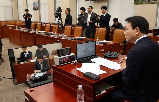 성일종 국회 국방위원장이 23일 국회에서 열린 국방위원회 전체회의를 주재하고 있다. 더불어민주당과 안규백 국방부 장관은 참석하지 않았다. [연합]